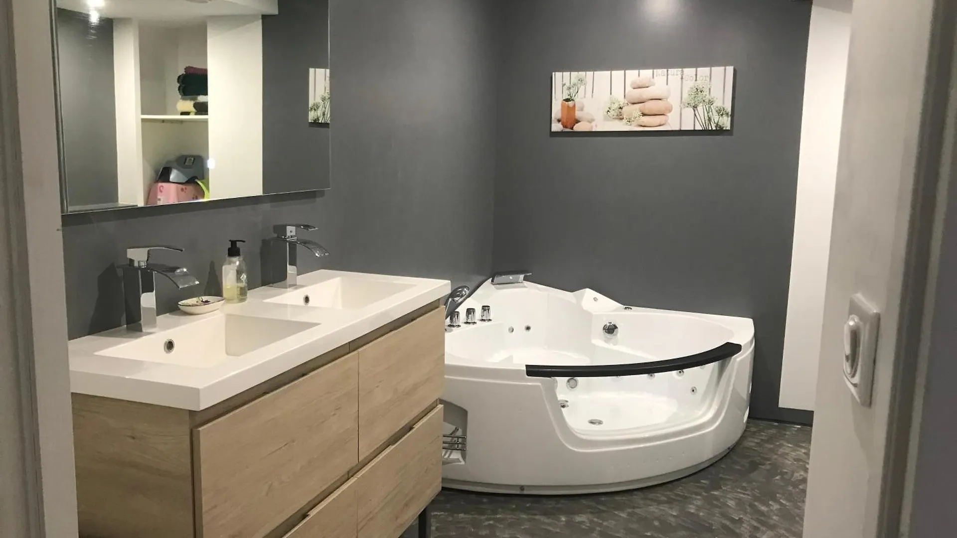 Gite 10 Personnes Ardeche Jacuzzi Saint-Apollinaire-de-Rias